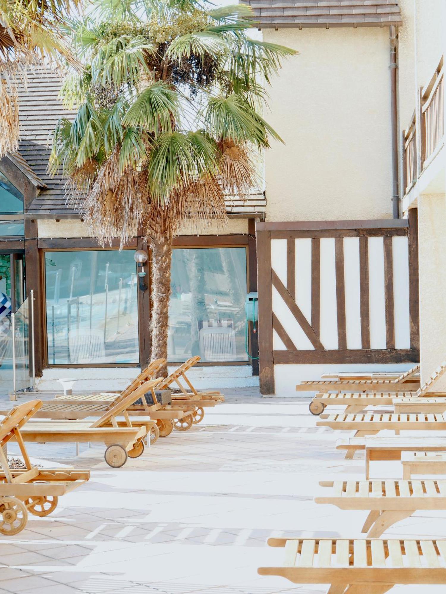 Logis Le Clos Deauville Saint Gatien Exterior photo